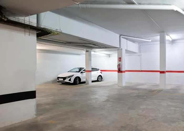 Urban Oasis Apartment With Pool & Parking