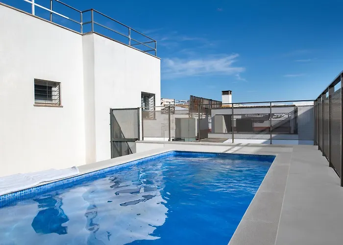 Urban Oasis Apartment With Pool & Parking